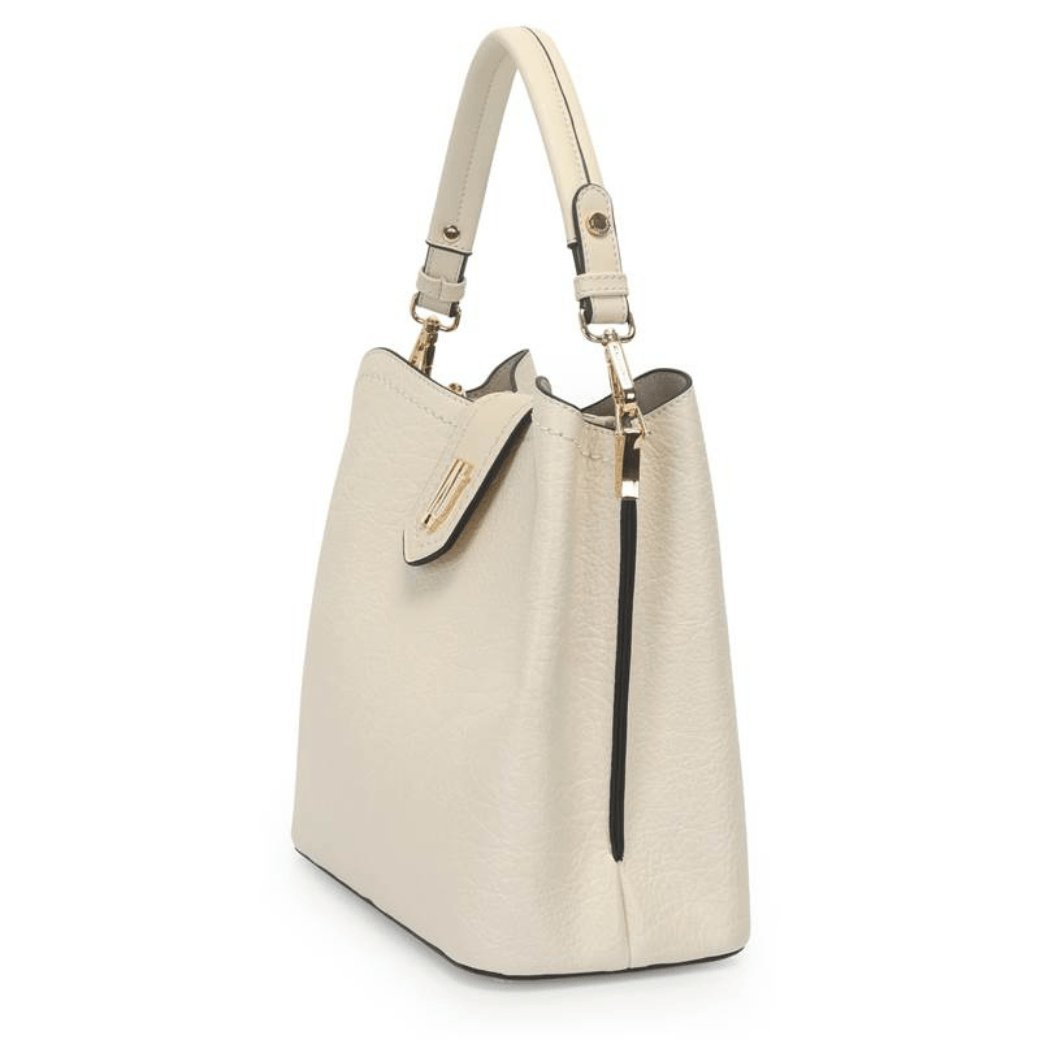 Bolsa WJ off white vista lateral mostrando alça fixa e detalhes metálicos dourados